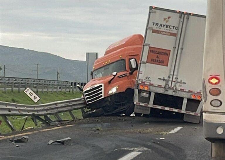 Accidente en el km 84 en Dirección San Luis Hacía Querétaro